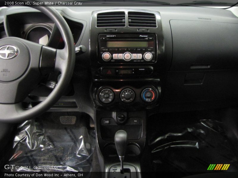 Super White / Charcoal Gray 2008 Scion xD