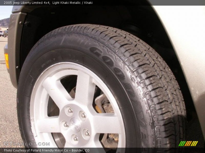 Light Khaki Metallic / Khaki 2005 Jeep Liberty Limited 4x4