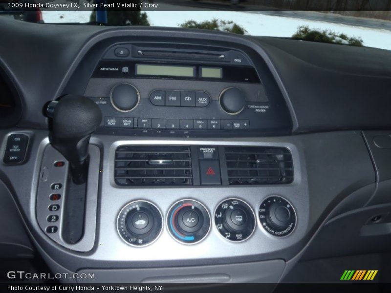 Silver Pearl Metallic / Gray 2009 Honda Odyssey LX