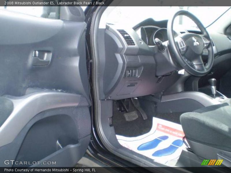 Labrador Black Pearl / Black 2008 Mitsubishi Outlander ES