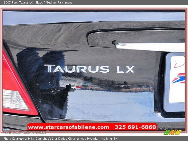Black / Medium Parchment 2003 Ford Taurus LX