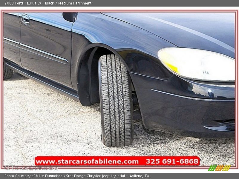 Black / Medium Parchment 2003 Ford Taurus LX