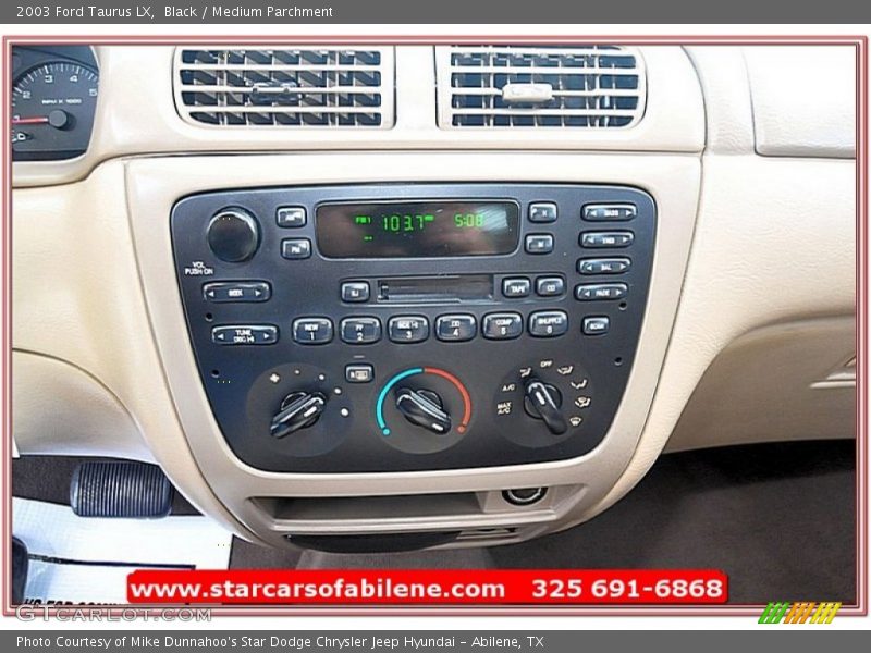 Black / Medium Parchment 2003 Ford Taurus LX