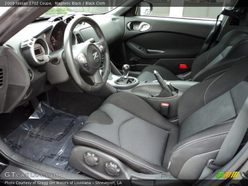 Front Seat of 2009 370Z Coupe