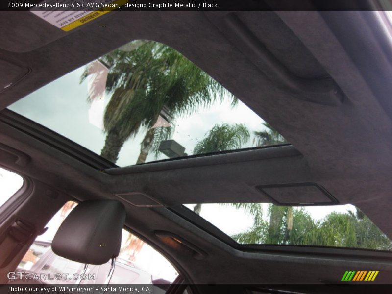 Sunroof of 2009 S 63 AMG Sedan