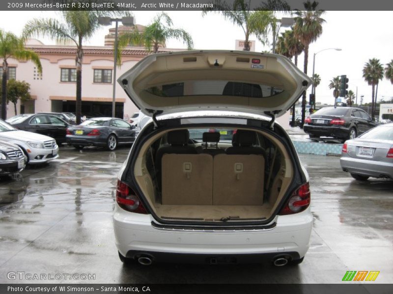 Arctic White / Macadamia 2009 Mercedes-Benz R 320 BlueTEC 4Matic