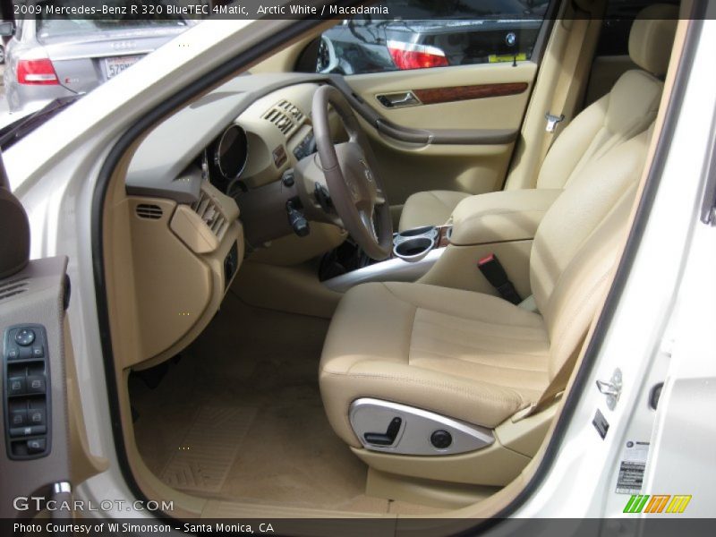 Front Seat of 2009 R 320 BlueTEC 4Matic
