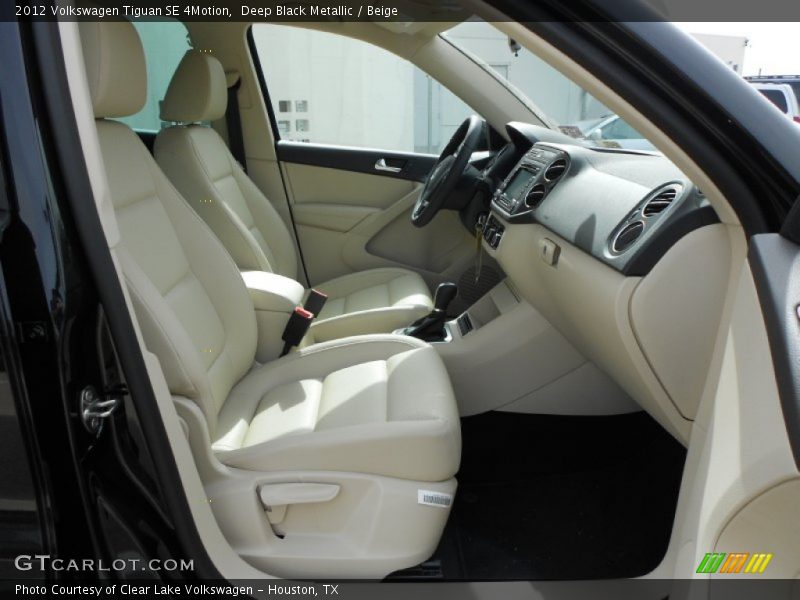 Front Seat of 2012 Tiguan SE 4Motion