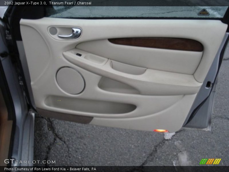 Titanium Pearl / Charcoal 2002 Jaguar X-Type 3.0