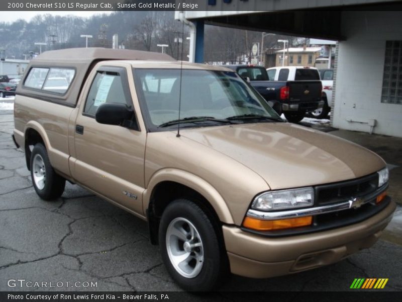 Front 3/4 View of 2000 S10 LS Regular Cab