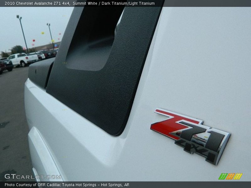 Summit White / Dark Titanium/Light Titanium 2010 Chevrolet Avalanche Z71 4x4