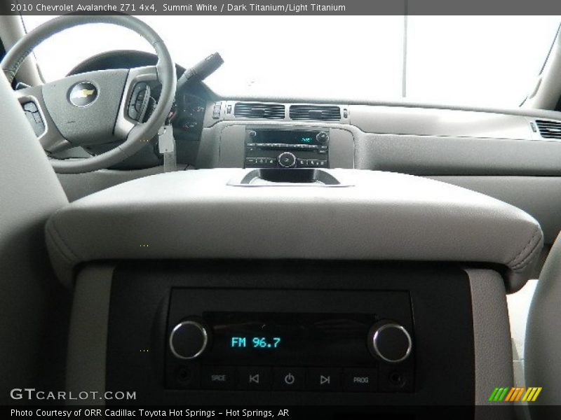 Summit White / Dark Titanium/Light Titanium 2010 Chevrolet Avalanche Z71 4x4