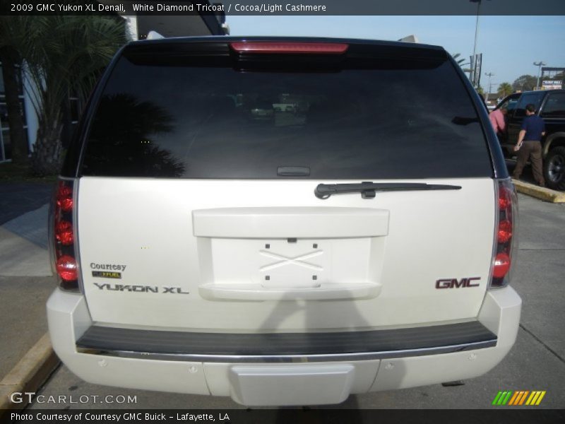 White Diamond Tricoat / Cocoa/Light Cashmere 2009 GMC Yukon XL Denali