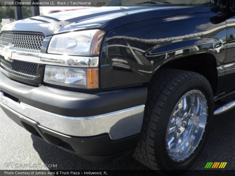 Black / Tan/Neutral 2006 Chevrolet Avalanche LS