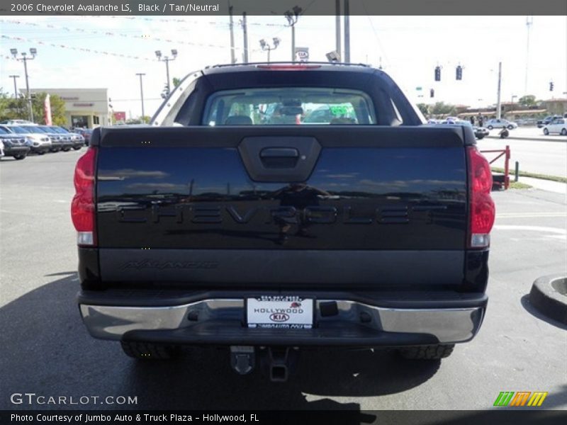 Black / Tan/Neutral 2006 Chevrolet Avalanche LS