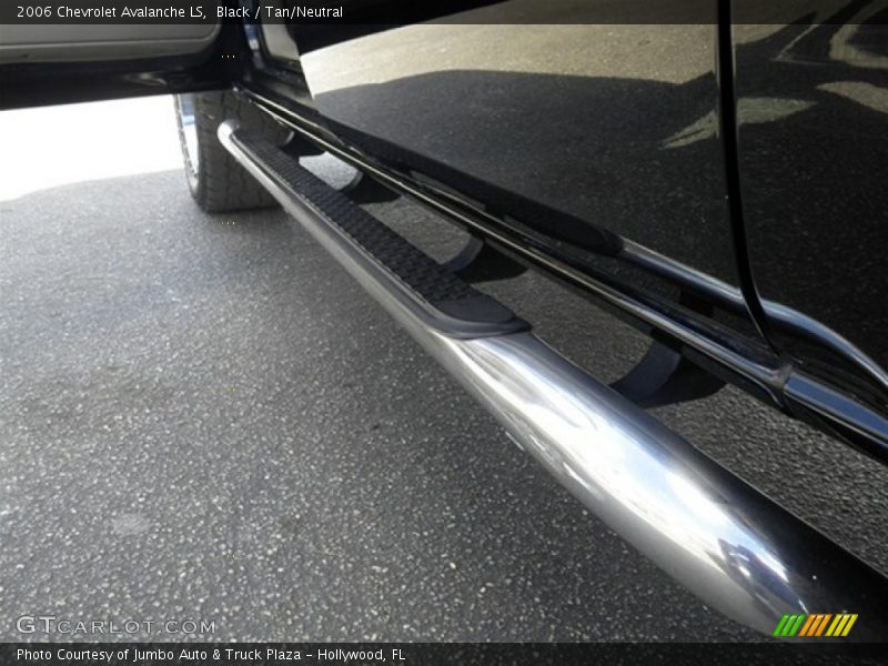 Black / Tan/Neutral 2006 Chevrolet Avalanche LS
