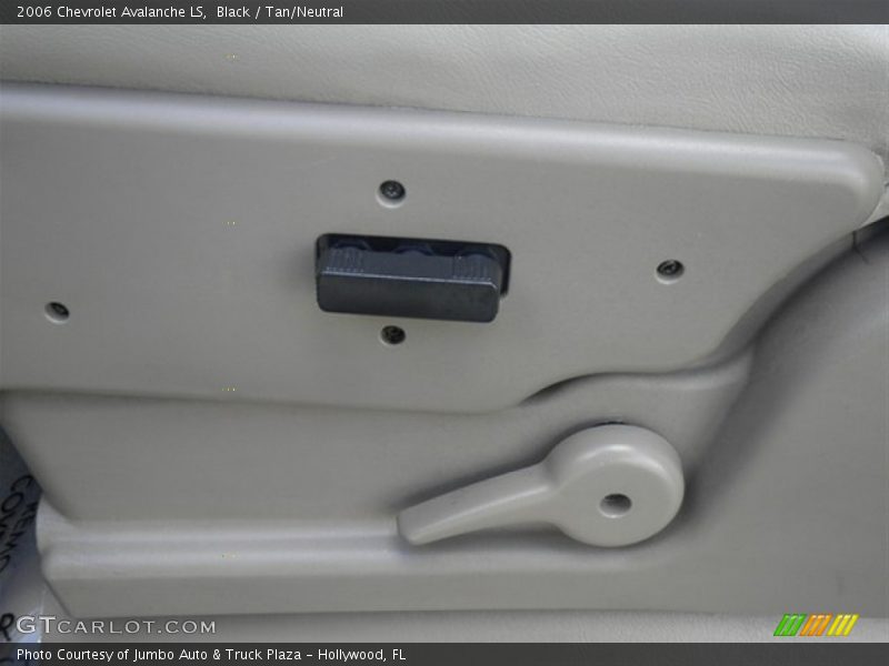 Black / Tan/Neutral 2006 Chevrolet Avalanche LS
