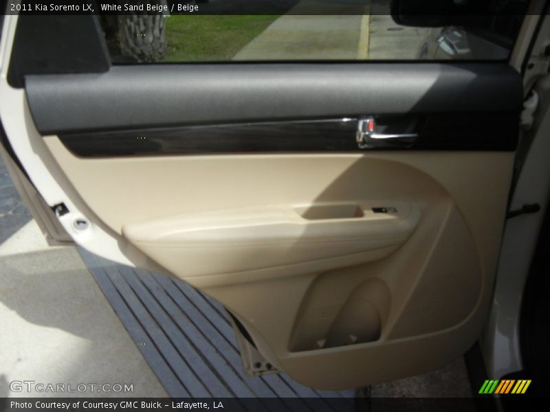 White Sand Beige / Beige 2011 Kia Sorento LX