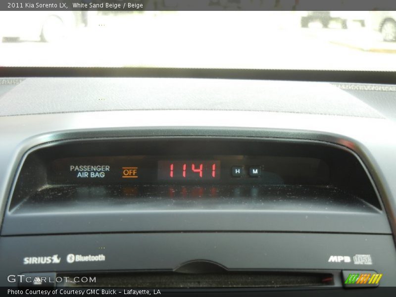 White Sand Beige / Beige 2011 Kia Sorento LX