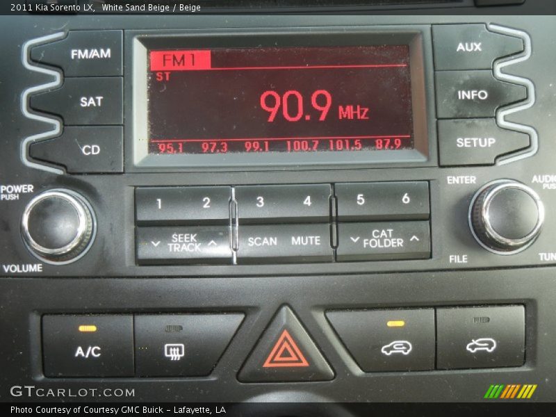 White Sand Beige / Beige 2011 Kia Sorento LX