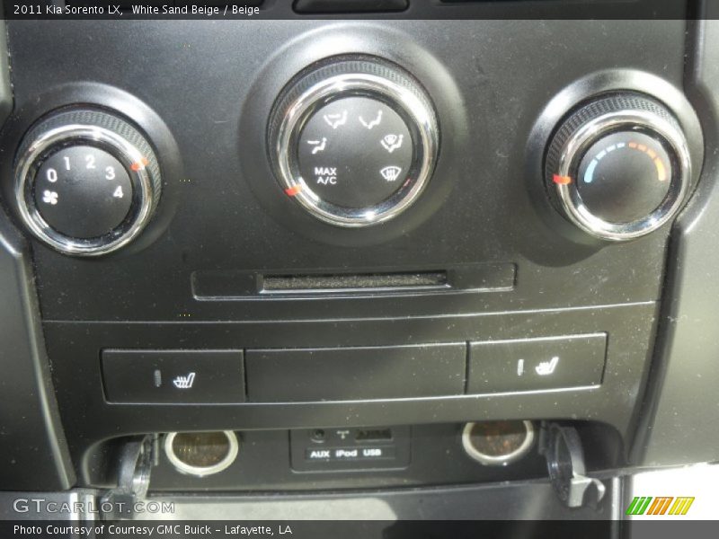 White Sand Beige / Beige 2011 Kia Sorento LX