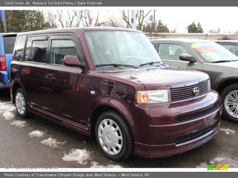 Front 3/4 View of 2006 xB 