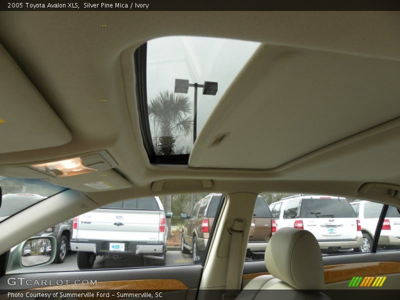 Silver Pine Mica / Ivory 2005 Toyota Avalon XLS