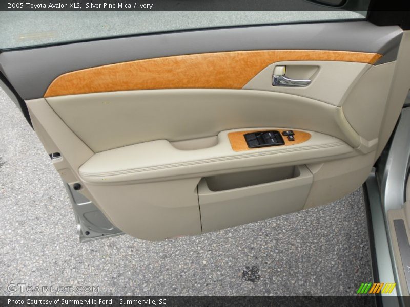 Silver Pine Mica / Ivory 2005 Toyota Avalon XLS