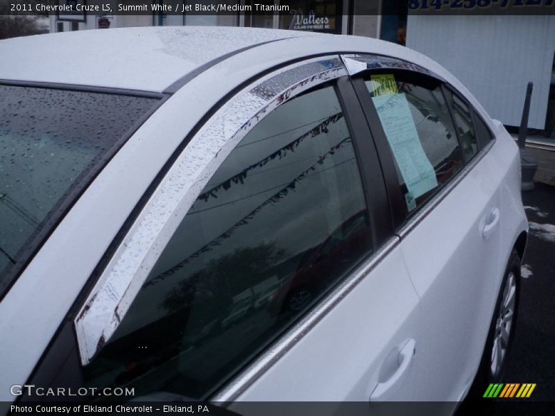 Summit White / Jet Black/Medium Titanium 2011 Chevrolet Cruze LS