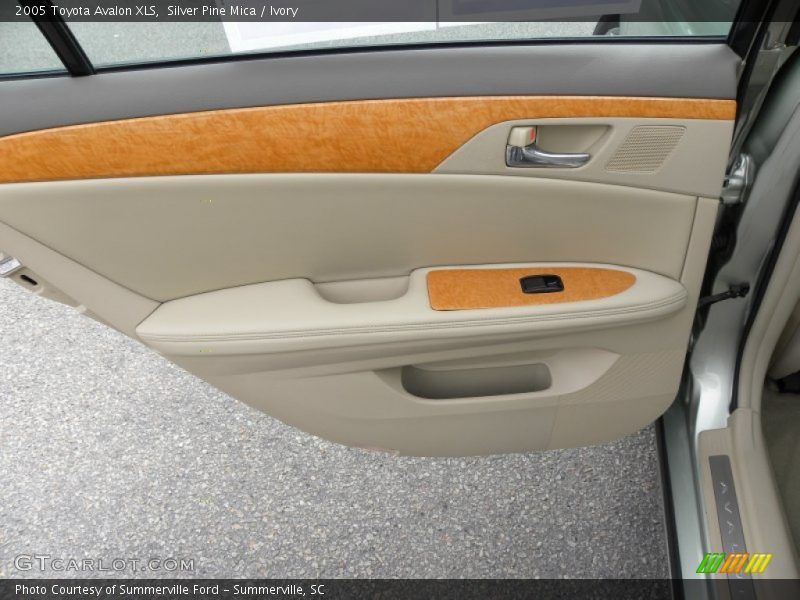 Silver Pine Mica / Ivory 2005 Toyota Avalon XLS