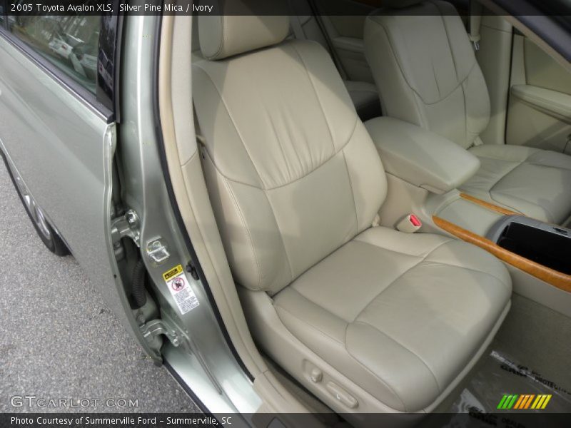 Silver Pine Mica / Ivory 2005 Toyota Avalon XLS