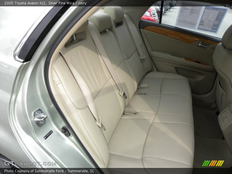 Silver Pine Mica / Ivory 2005 Toyota Avalon XLS