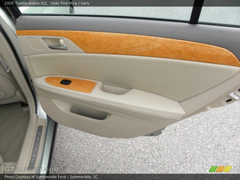Silver Pine Mica / Ivory 2005 Toyota Avalon XLS