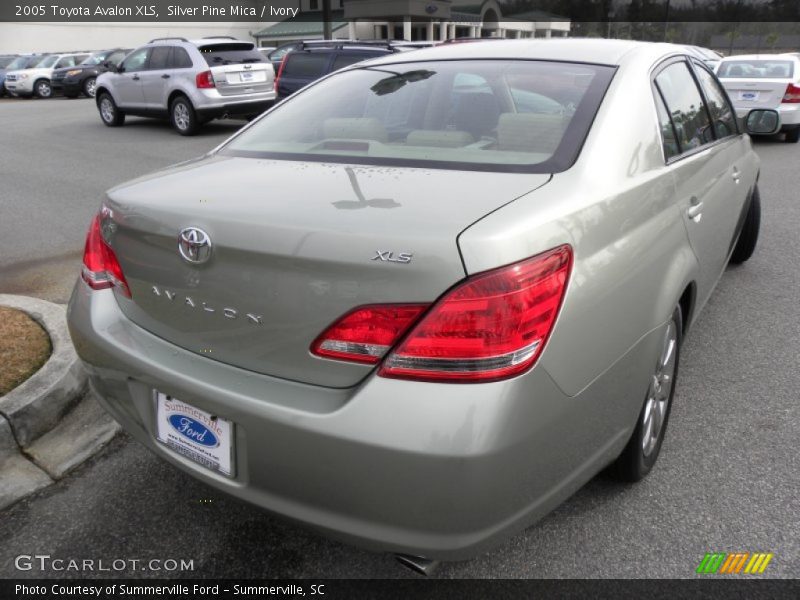 Silver Pine Mica / Ivory 2005 Toyota Avalon XLS