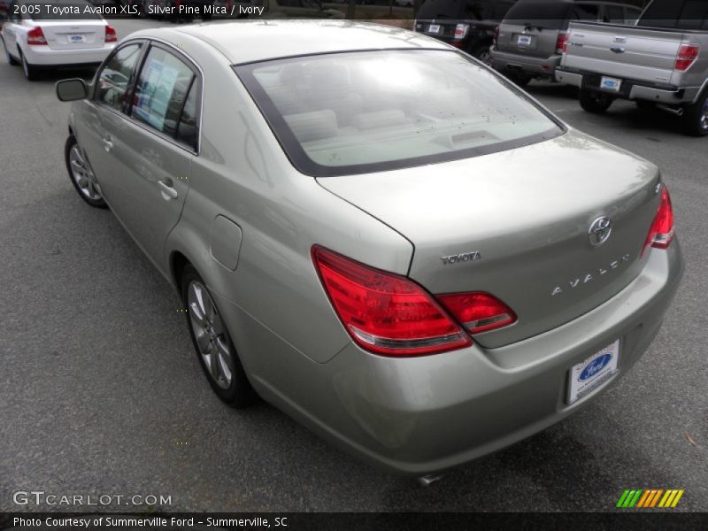 Silver Pine Mica / Ivory 2005 Toyota Avalon XLS