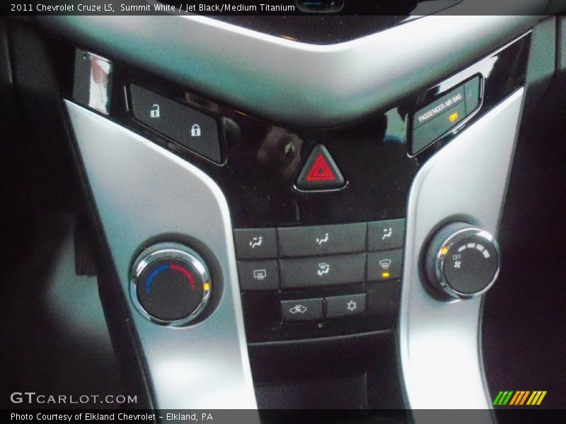 Summit White / Jet Black/Medium Titanium 2011 Chevrolet Cruze LS