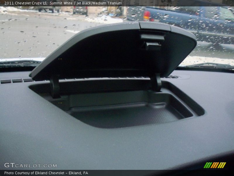 Summit White / Jet Black/Medium Titanium 2011 Chevrolet Cruze LS