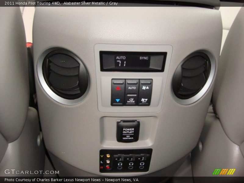 Controls of 2011 Pilot Touring 4WD