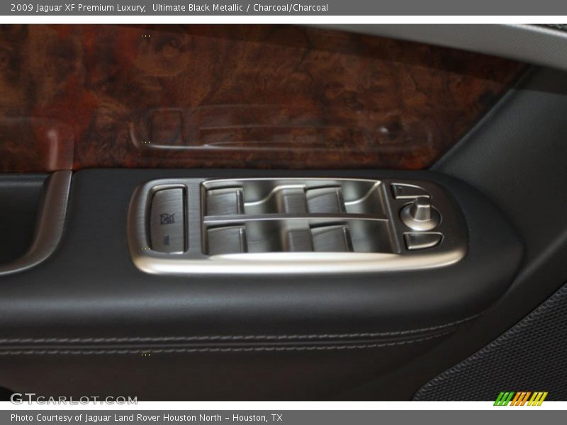 Ultimate Black Metallic / Charcoal/Charcoal 2009 Jaguar XF Premium Luxury