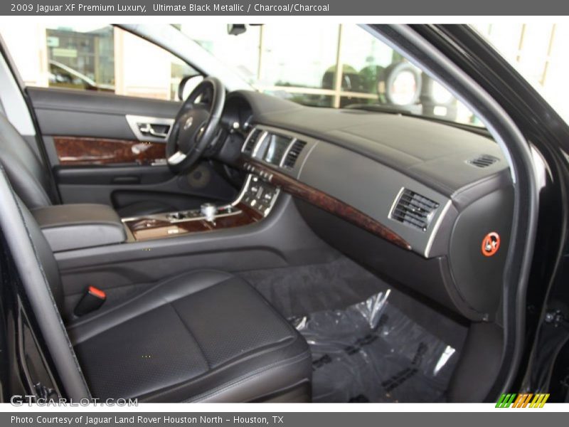 Ultimate Black Metallic / Charcoal/Charcoal 2009 Jaguar XF Premium Luxury