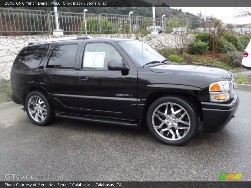 Onyx Black / Stone Gray 2006 GMC Yukon Denali AWD