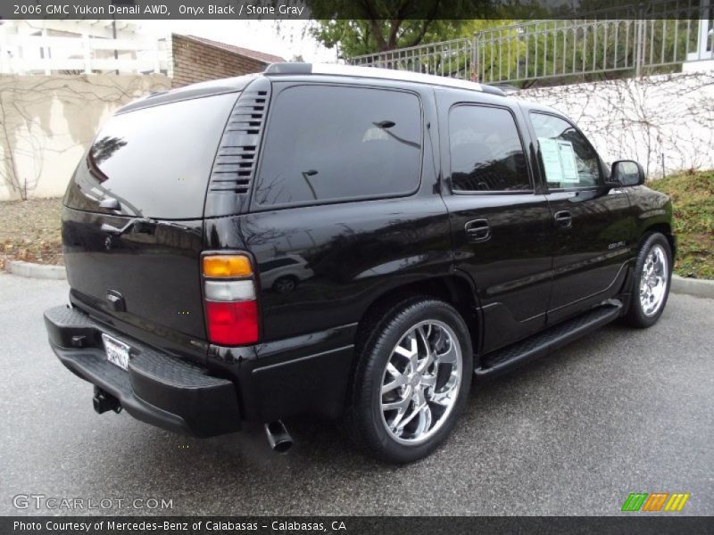 Onyx Black / Stone Gray 2006 GMC Yukon Denali AWD