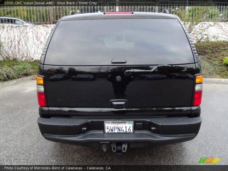 Onyx Black / Stone Gray 2006 GMC Yukon Denali AWD