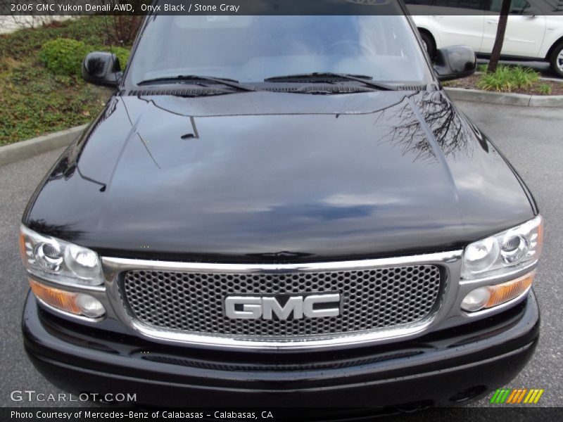 Onyx Black / Stone Gray 2006 GMC Yukon Denali AWD