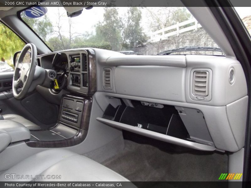 Onyx Black / Stone Gray 2006 GMC Yukon Denali AWD