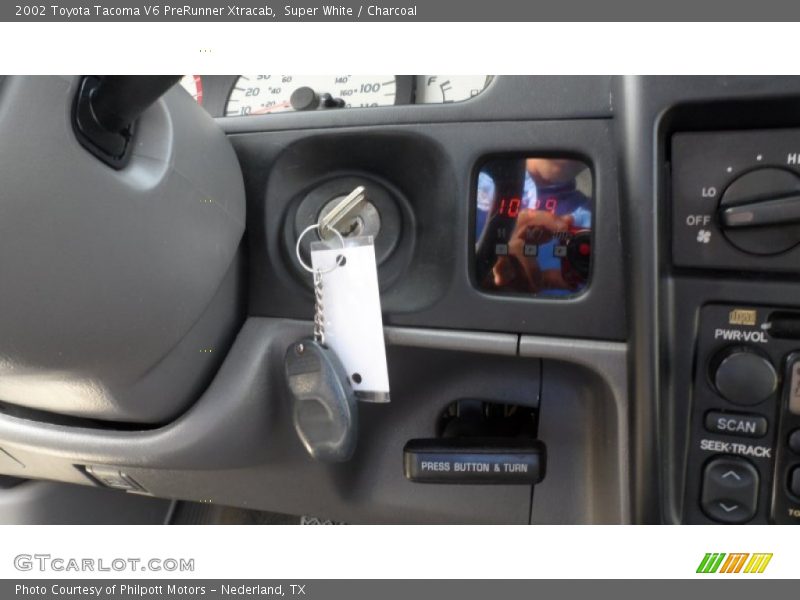 Super White / Charcoal 2002 Toyota Tacoma V6 PreRunner Xtracab