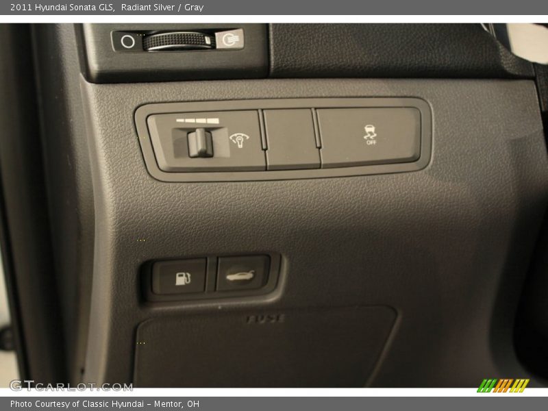 Radiant Silver / Gray 2011 Hyundai Sonata GLS