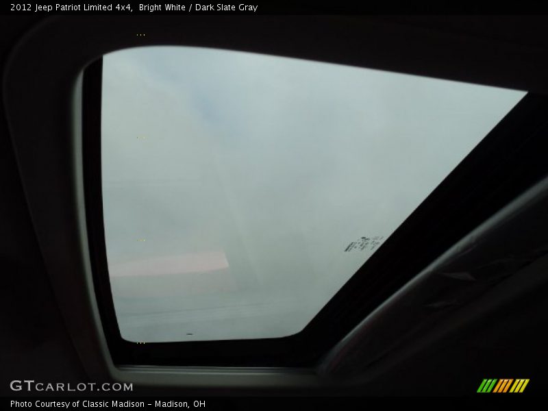 Bright White / Dark Slate Gray 2012 Jeep Patriot Limited 4x4