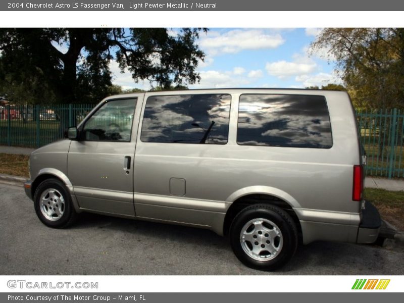 Light Pewter Metallic / Neutral 2004 Chevrolet Astro LS Passenger Van