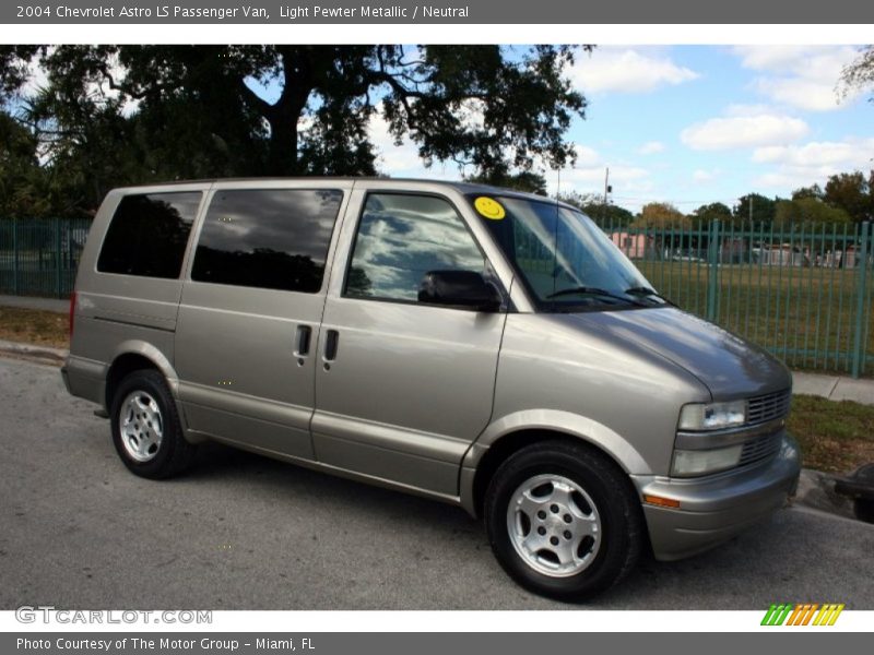 Light Pewter Metallic / Neutral 2004 Chevrolet Astro LS Passenger Van